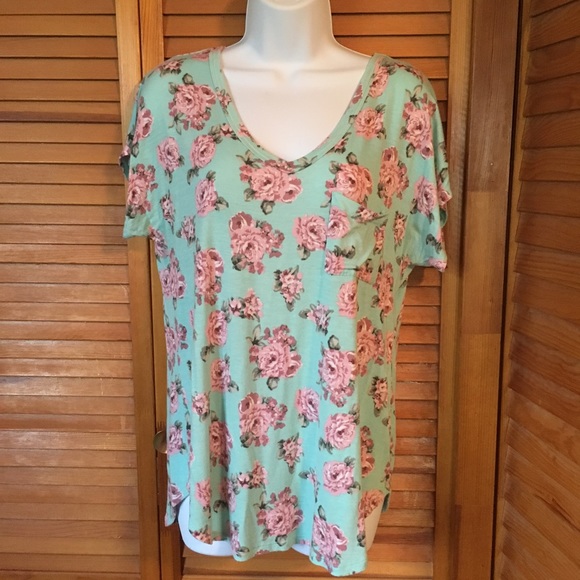 Roses top. Comfy - Picture 1 of 4
